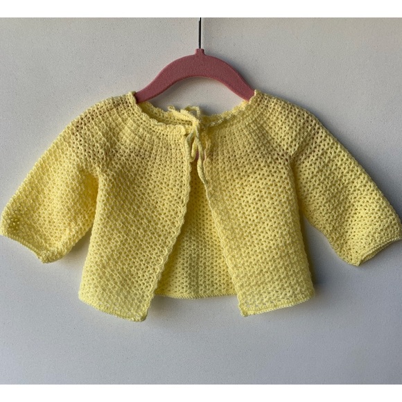 Cute little vintage baby shawl jacket butter yellow - Picture 1 of 8